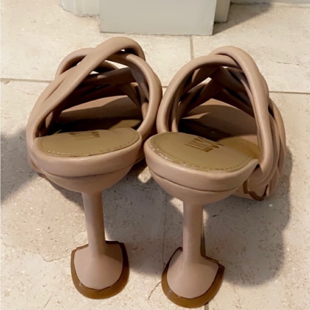 Cute heels - Picture 2 of 3